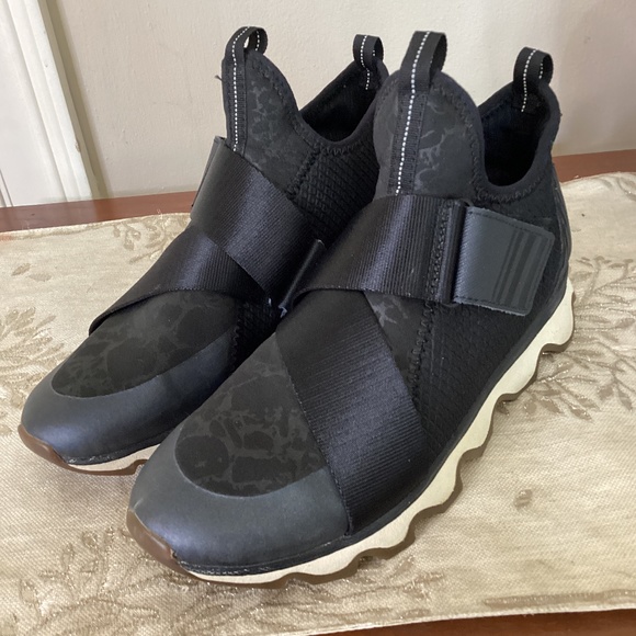 Sorel Kinetic Sneak Womens Size 8 Black Hook & Loop Athletic Shoes NL3374-010 Pl - Picture 1 of 10